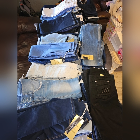 Cowboy and Colombian style $45 High-heeled shoes of different sizes. - Picture 1 of 2